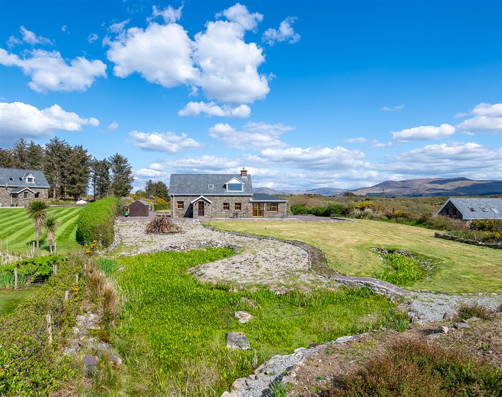 Carrig Fada House, 2 Rossmore Island, Tahilla, Sneem, Co. Kerry Carrig Fada House, 2 Rossmore Island, Tahilla, Sneem, Co. Kerry