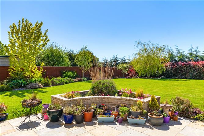 https://photos-a.propertyimages.ie/media/6/5/1/4998156/bfa25386-e9bb-48ab-9487-20b142b3a2e7_l.jpg