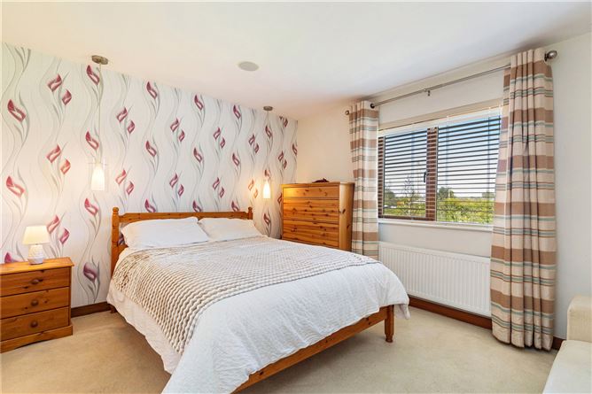 https://photos-a.propertyimages.ie/media/6/5/1/4998156/bfa25386-e9bb-48ab-9487-20b142b3a2e7_l.jpg