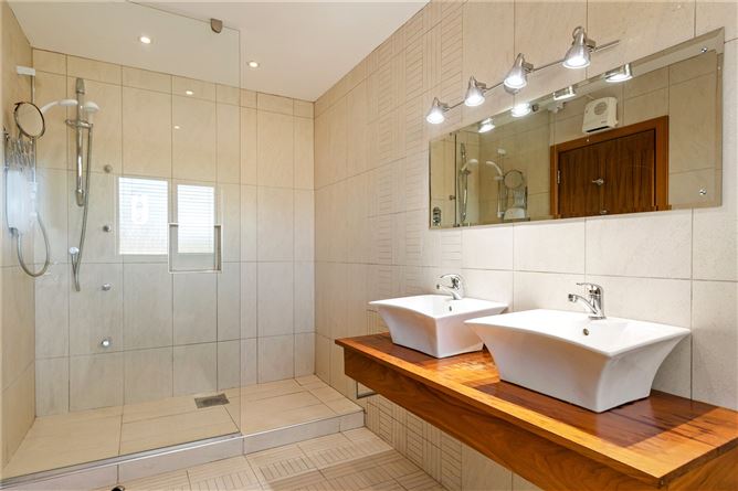 https://photos-a.propertyimages.ie/media/6/5/1/4998156/bfa25386-e9bb-48ab-9487-20b142b3a2e7_l.jpg
