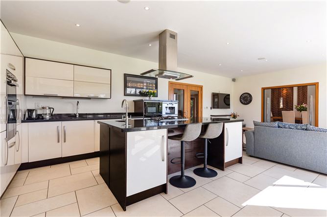 https://photos-a.propertyimages.ie/media/6/5/1/4998156/bfa25386-e9bb-48ab-9487-20b142b3a2e7_l.jpg