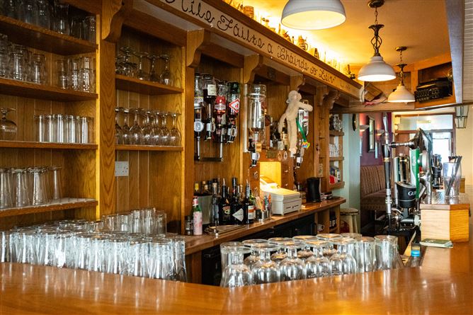 O' Brien's Bar, 3 South Square, Townlands, Rosscarbery, Cork
