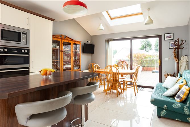 O' Brien's Bar, 3 South Square, Townlands, Rosscarbery, Cork