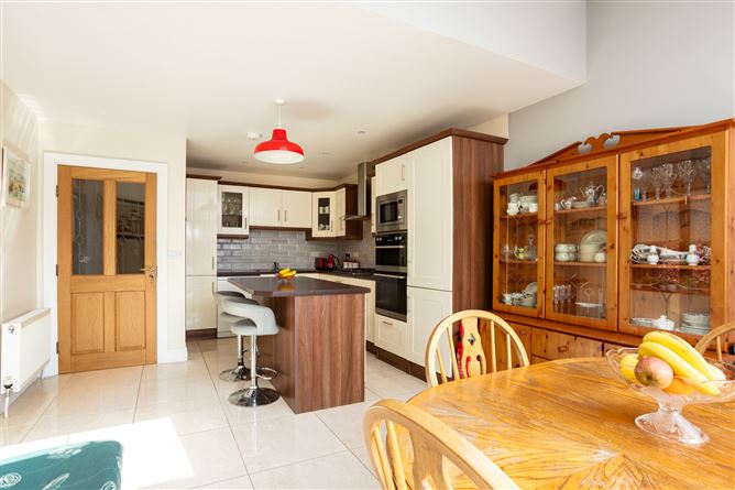 O' Brien's Bar, 3 South Square, Townlands, Rosscarbery, Cork