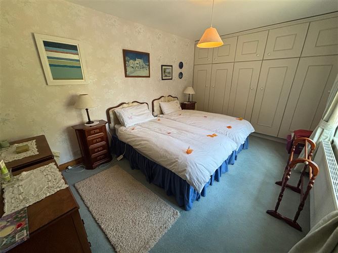 https://photos-a.propertyimages.ie/media/6/5/2/4947256/d330bd19-96fe-4182-b06c-edfc0a9003f0_l.jpg