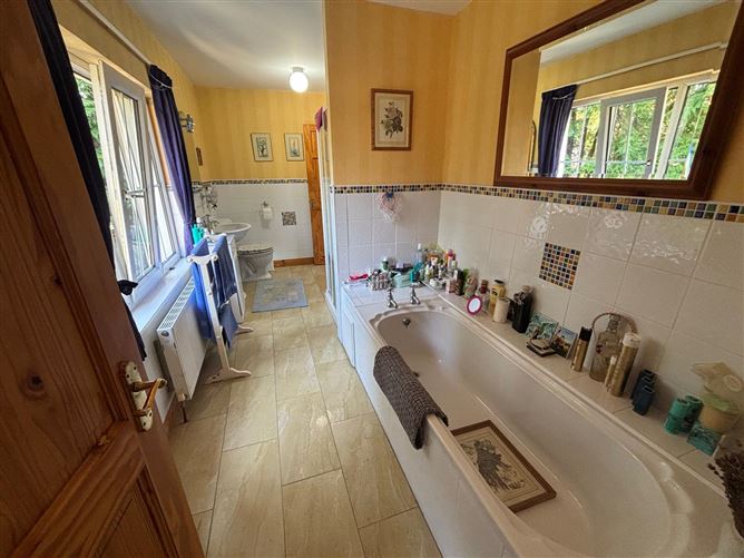 https://photos-a.propertyimages.ie/media/6/5/2/4947256/d330bd19-96fe-4182-b06c-edfc0a9003f0_l.jpg