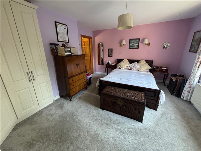 https://photos-a.propertyimages.ie/media/6/5/2/4947256/d330bd19-96fe-4182-b06c-edfc0a9003f0_l.jpg