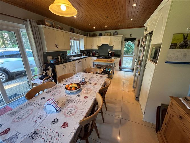 https://photos-a.propertyimages.ie/media/6/5/2/4947256/d330bd19-96fe-4182-b06c-edfc0a9003f0_l.jpg