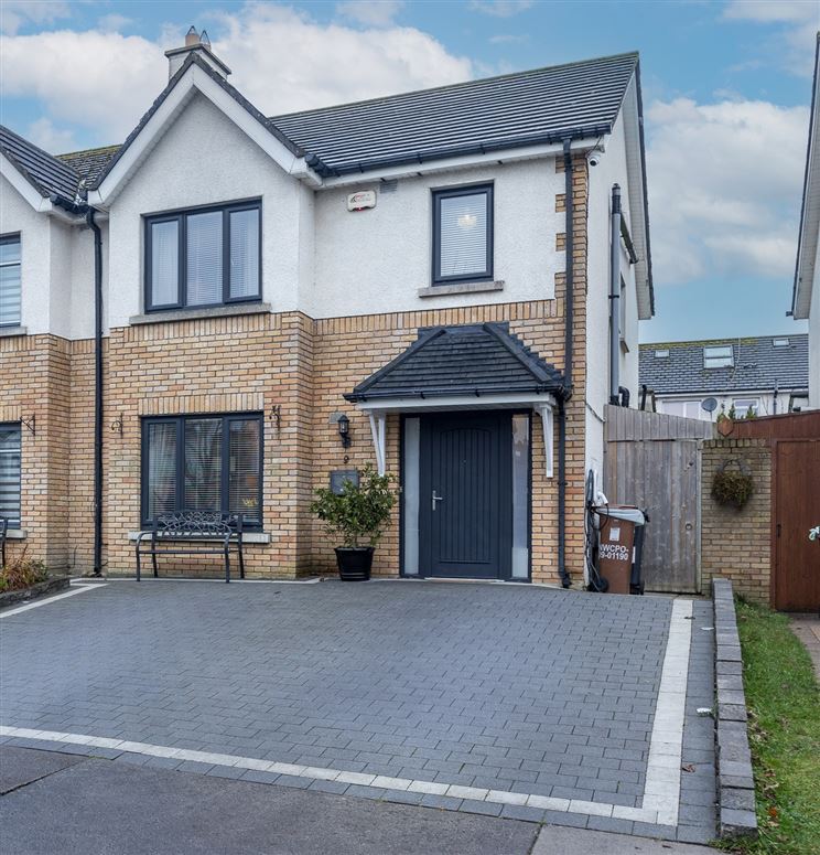 9 The Drive, Milltree Park (with attic), Ratoath, Meath