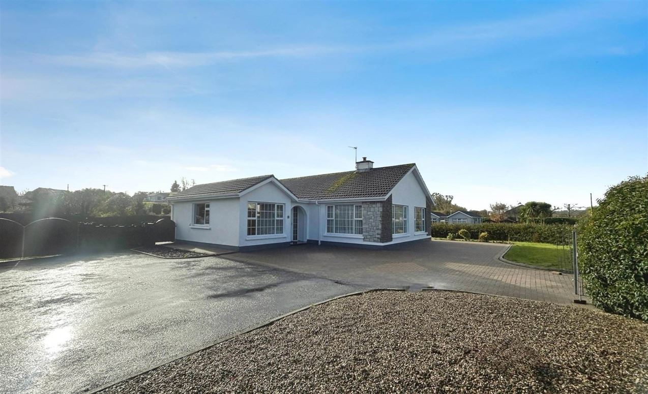 11 Woodlawn, Lahinch Road, Ennis, County Clare