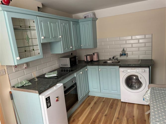 https://photos-a.propertyimages.ie/media/6/5/3/5000356/f6fb5b72-ad4a-445c-b146-b515b2f5a836_l.jpg