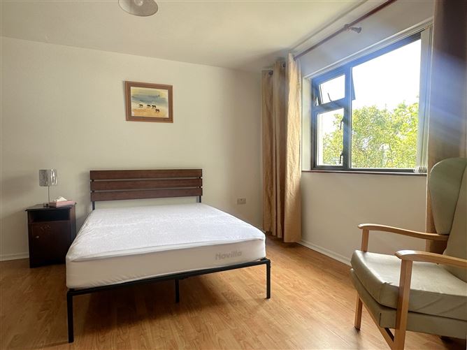 11 John Coogan Park, Newcastle, Galway