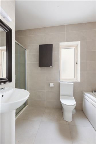 6 Shackleton Vale, Lucan, Co. Dublin