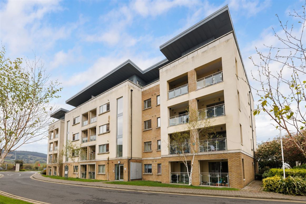 13 Oak House, Carrickmines Green, Dublin 18 Ed Dempsey & Associates