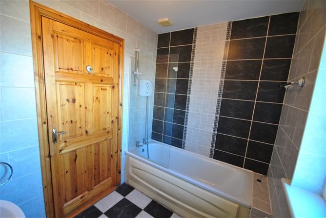 18 Rossmore, Roscrea, Co. Tipperary