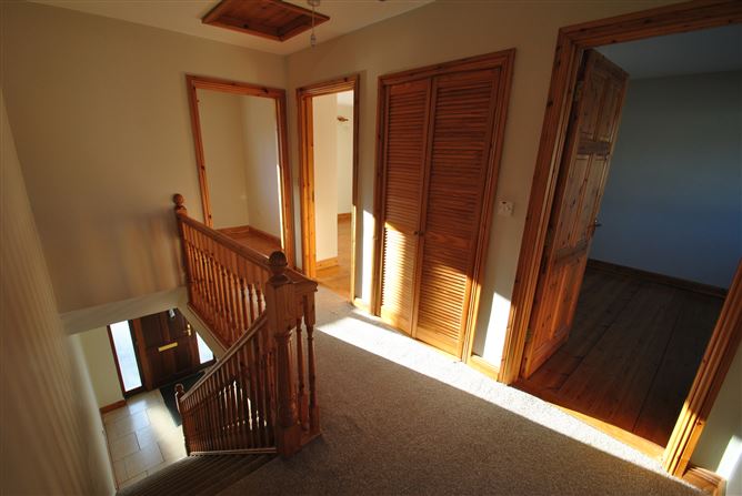 18 Rossmore, Roscrea, Co. Tipperary