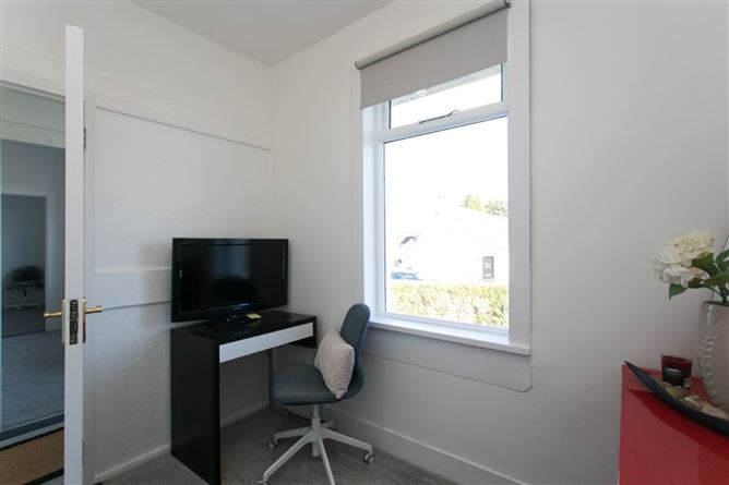 10 Glenamuck Cottages, Glenamuck Road, Carrickmines, Dublin 18