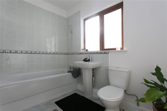10 Glenamuck Cottages, Glenamuck Road, Carrickmines, Dublin 18