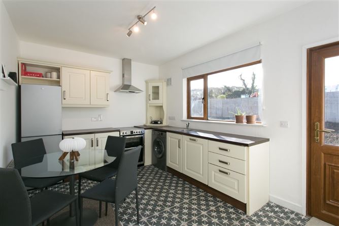 10 Glenamuck Cottages, Glenamuck Road, Carrickmines, Dublin 18