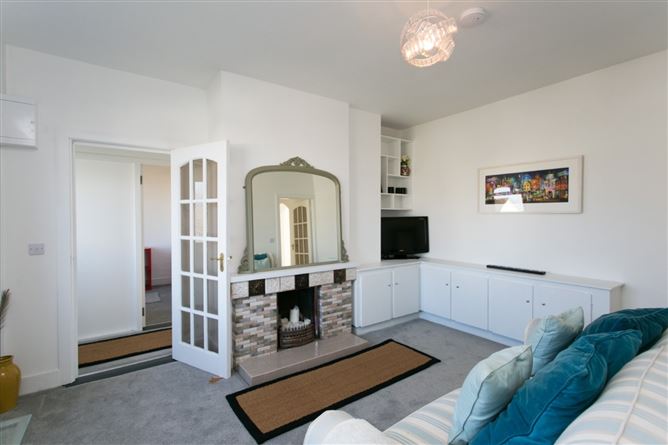 10 Glenamuck Cottages, Glenamuck Road, Carrickmines, Dublin 18
