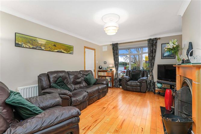 6 Tullyhall Crescent, Lucan, Co. Dublin