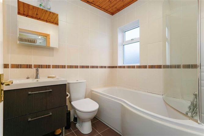 6 Tullyhall Crescent, Lucan, Co. Dublin