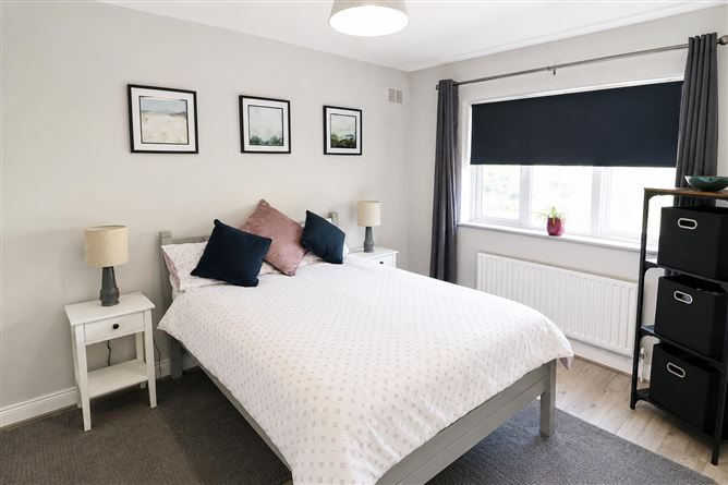Photo 12 of 20 — 52 Castle Court, Carrick-on-Suir, Tipperary