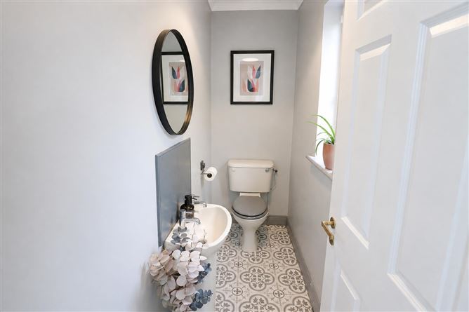 Photo 15 of 20 — 52 Castle Court, Carrick-on-Suir, Tipperary