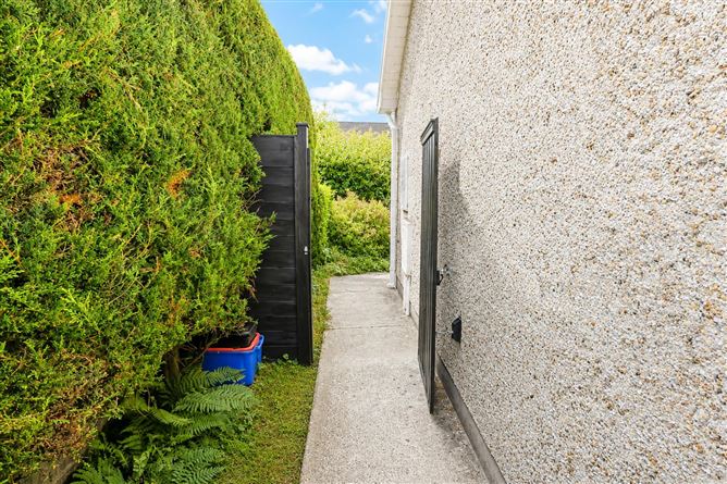 Photo 18 of 20 — 52 Castle Court, Carrick-on-Suir, Tipperary
