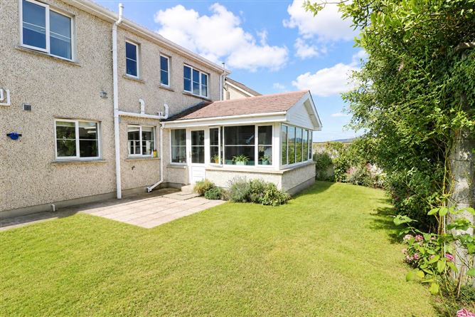 Photo 17 of 20 — 52 Castle Court, Carrick-on-Suir, Tipperary