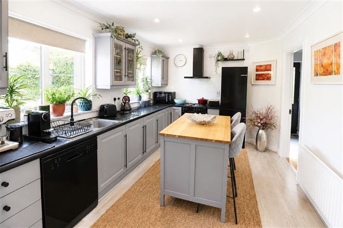 Photo 7 of 20 — 52 Castle Court, Carrick-on-Suir, Tipperary