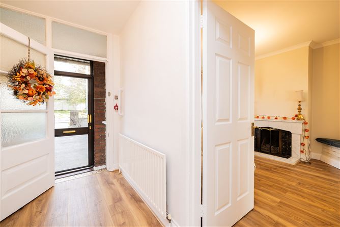 https://photos-a.propertyimages.ie/media/6/5/6/4886656/8d4b9002-34a0-468f-b531-065935461cd8_l.jpg