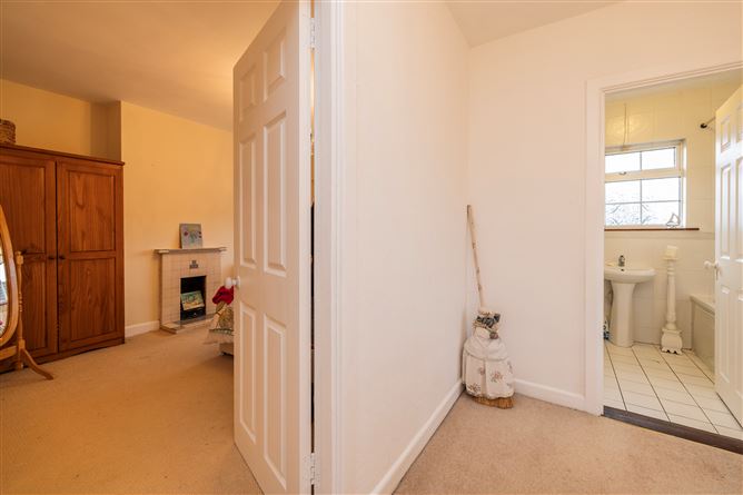 https://photos-a.propertyimages.ie/media/6/5/6/4886656/8d4b9002-34a0-468f-b531-065935461cd8_l.jpg