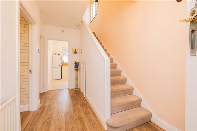 https://photos-a.propertyimages.ie/media/6/5/6/4886656/8d4b9002-34a0-468f-b531-065935461cd8_l.jpg