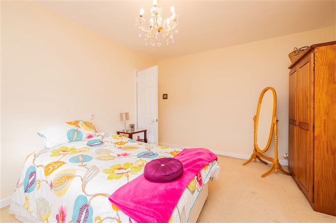 https://photos-a.propertyimages.ie/media/6/5/6/4886656/8d4b9002-34a0-468f-b531-065935461cd8_l.jpg