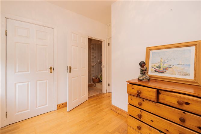 https://photos-a.propertyimages.ie/media/6/5/6/4886656/8d4b9002-34a0-468f-b531-065935461cd8_l.jpg