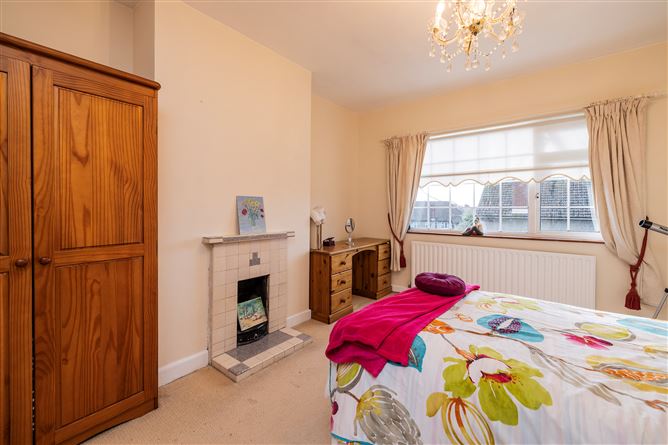 https://photos-a.propertyimages.ie/media/6/5/6/4886656/8d4b9002-34a0-468f-b531-065935461cd8_l.jpg