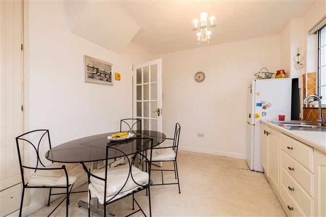 https://photos-a.propertyimages.ie/media/6/5/6/4886656/8d4b9002-34a0-468f-b531-065935461cd8_l.jpg