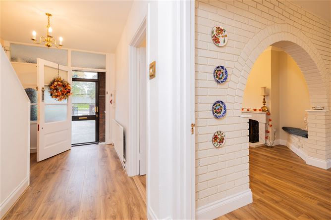 https://photos-a.propertyimages.ie/media/6/5/6/4886656/8d4b9002-34a0-468f-b531-065935461cd8_l.jpg