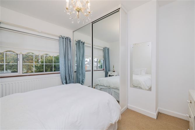 https://photos-a.propertyimages.ie/media/6/5/6/4886656/8d4b9002-34a0-468f-b531-065935461cd8_l.jpg