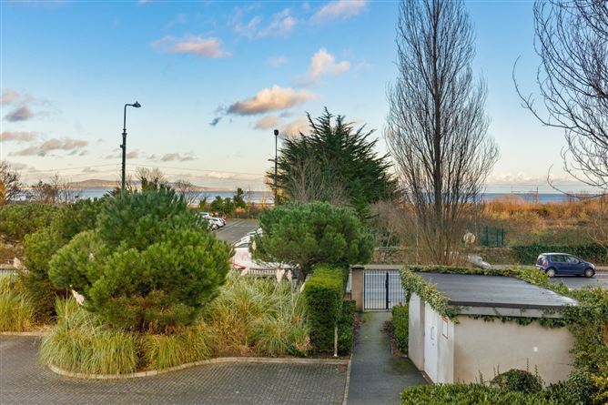 https://photos-a.propertyimages.ie/media/6/5/6/4913656/90a592cd-1353-46fa-aa31-2c8eebd51dd0_l.jpg