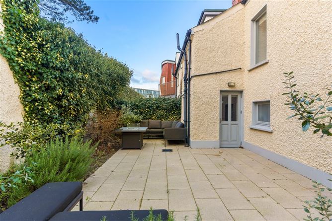 https://photos-a.propertyimages.ie/media/6/5/6/4913656/90a592cd-1353-46fa-aa31-2c8eebd51dd0_l.jpg