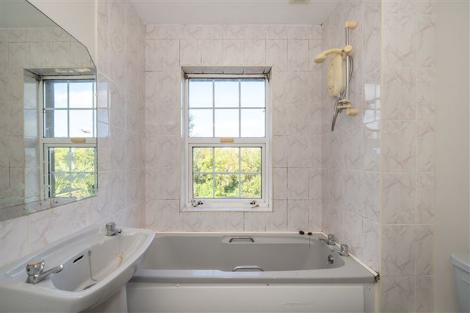 17 Melbourne Court, Model Farm Road, Cork