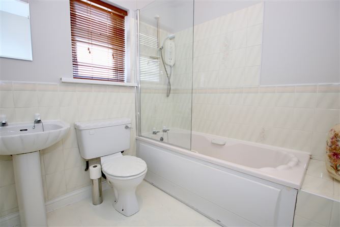 82 Bloomfield Drive, Athlone, Co. Westmeath