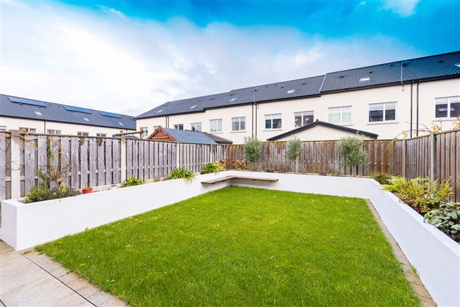 8 Larkfield Walk, Clay Farm, Leopardstown, Dublin 18