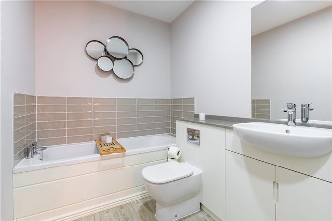 8 Larkfield Walk, Clay Farm, Leopardstown, Dublin 18