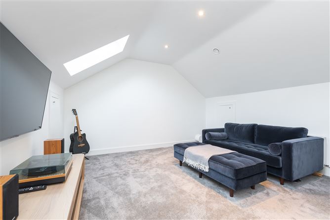 8 Larkfield Walk, Clay Farm, Leopardstown, Dublin 18