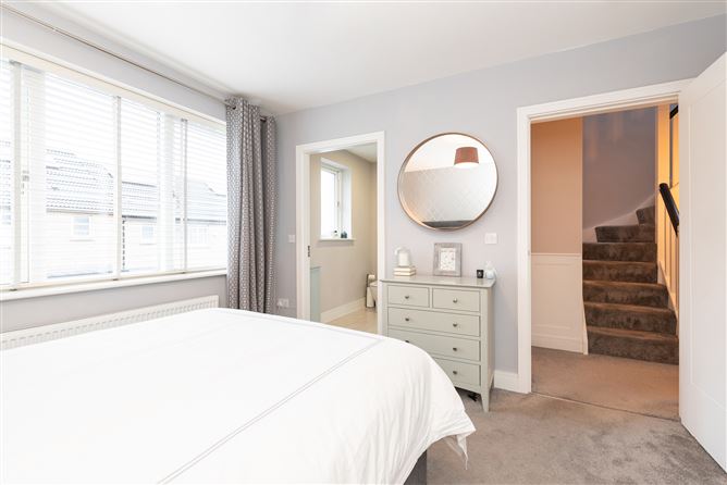 8 Larkfield Walk, Clay Farm, Leopardstown, Dublin 18