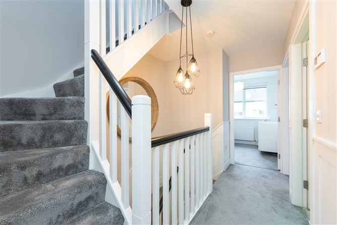 8 Larkfield Walk, Clay Farm, Leopardstown, Dublin 18