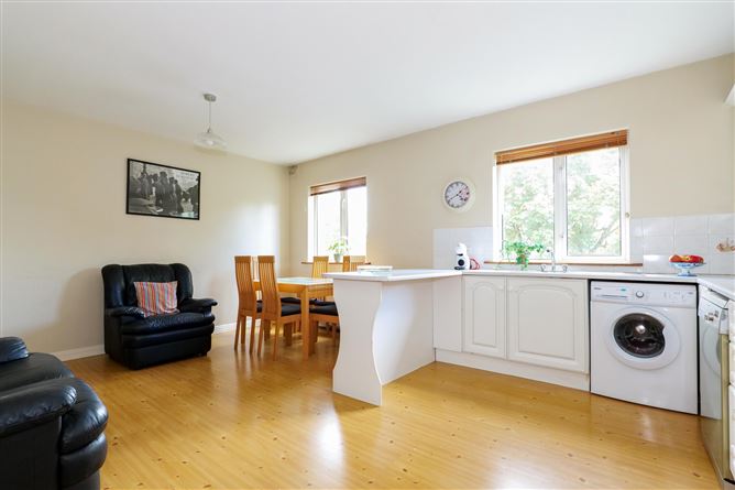 19 Lios Ealtan, Salthill Road Lower, Galway